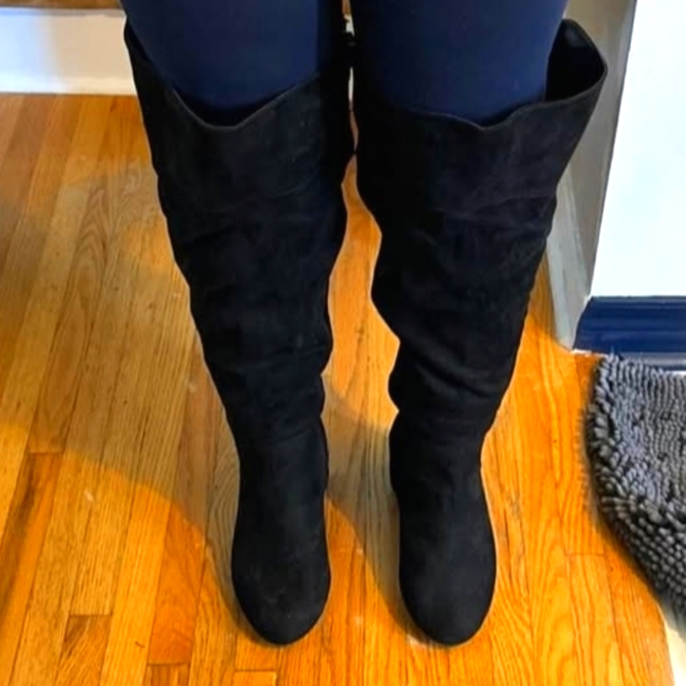 Knee high boots - Picture 1 of 3